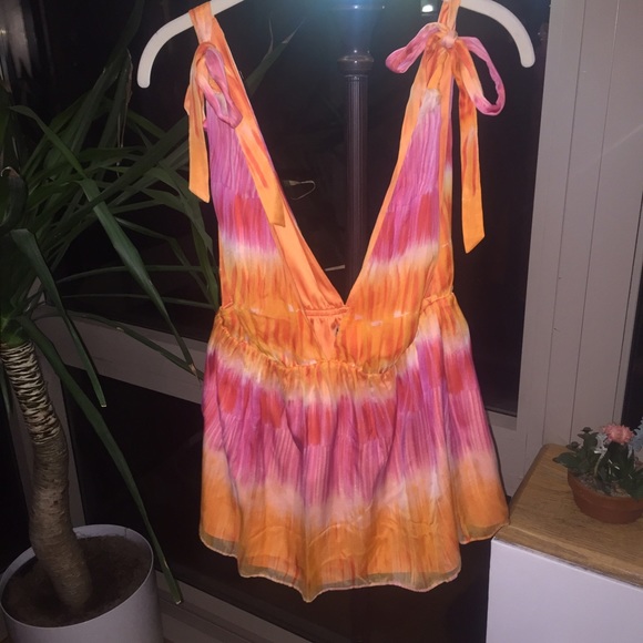 SOLD Alice and Olivia Stunning Silk Top - Picture 2 of 4