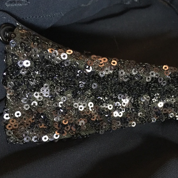 Lightweight blouse with sequin collar. - Picture 2 of 3