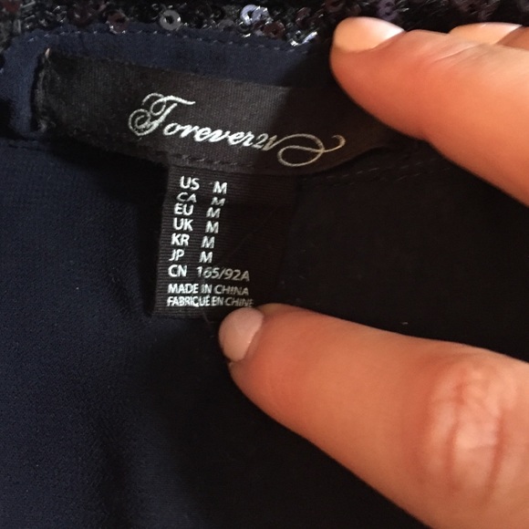 Lightweight blouse with sequin collar. - Picture 3 of 3