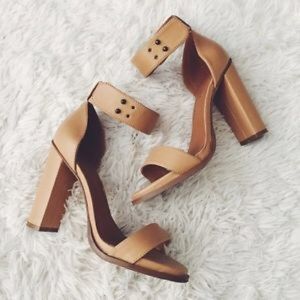 Ankle strap shoe cult coy Carrson sandals nude