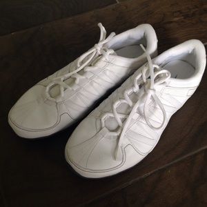 9.5 white nike dance Zumba shoes