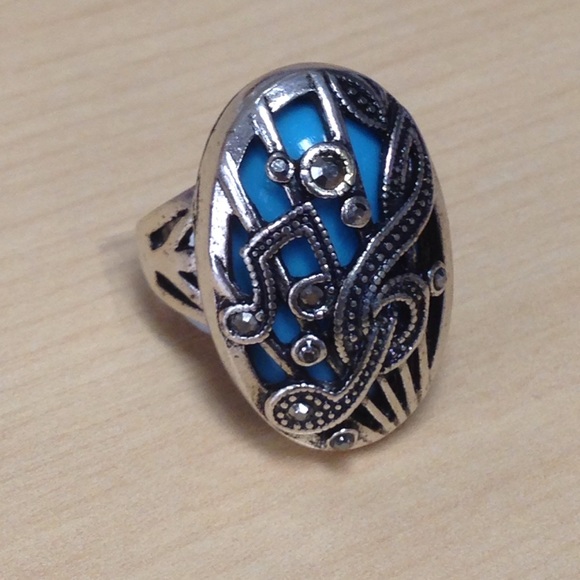 Jewelry - Large blue statement ring!