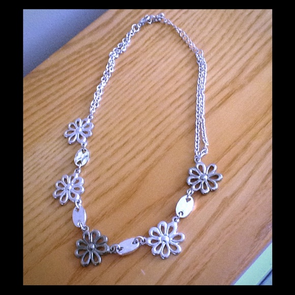 Daisy necklace
