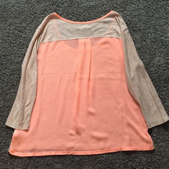 Cute peach top - Picture 2 of 3
