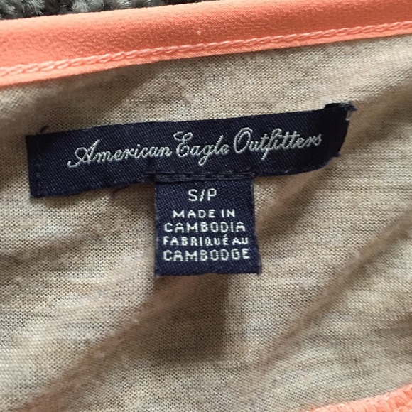 Cute peach top - Picture 3 of 3