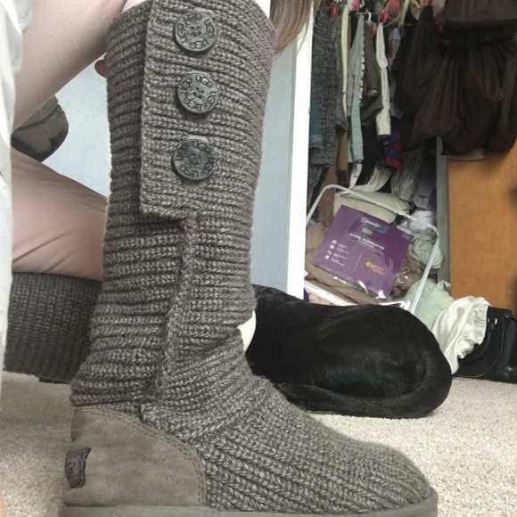 Gray sweater UGG boots - Picture 2 of 4