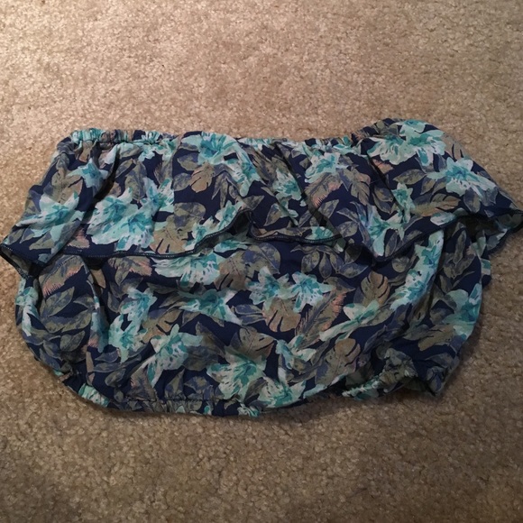 Hawaiian print crop top