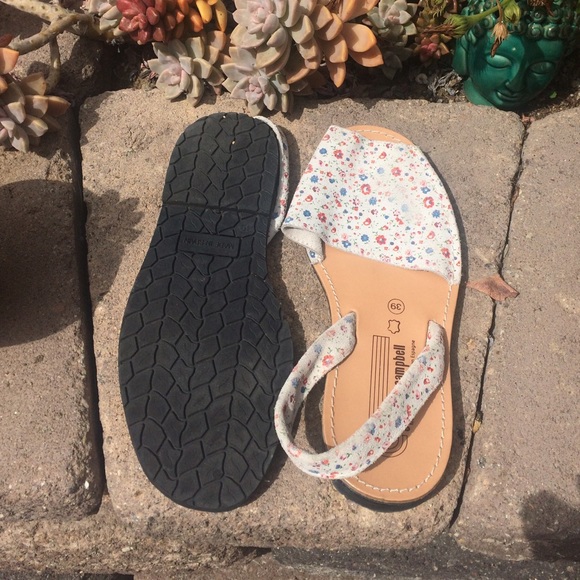 *SOLD* FREE w/purchase JeffreyCampbell Suede Flats - Picture 1 of 4