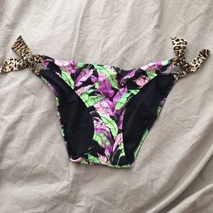 Victoria's Secret Bikini Bottom. Size L. NWT Victoria's Secret Bikini Bottom. Size L. NWT