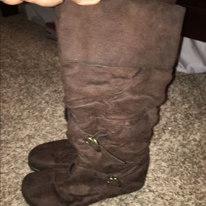 Brown slouchy boots 9 1/2