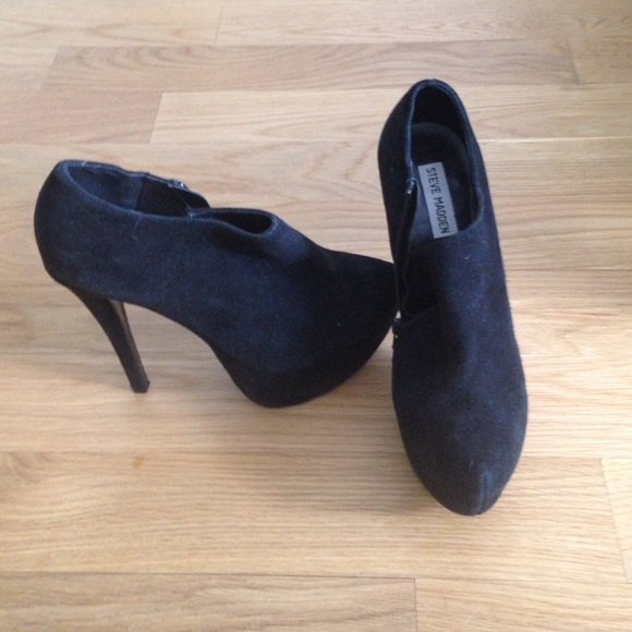 Black Steve Madden suede platform heel