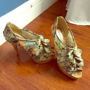 Nine West blue, green orange print heels
