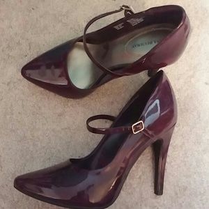 Dana Buchman plum heels