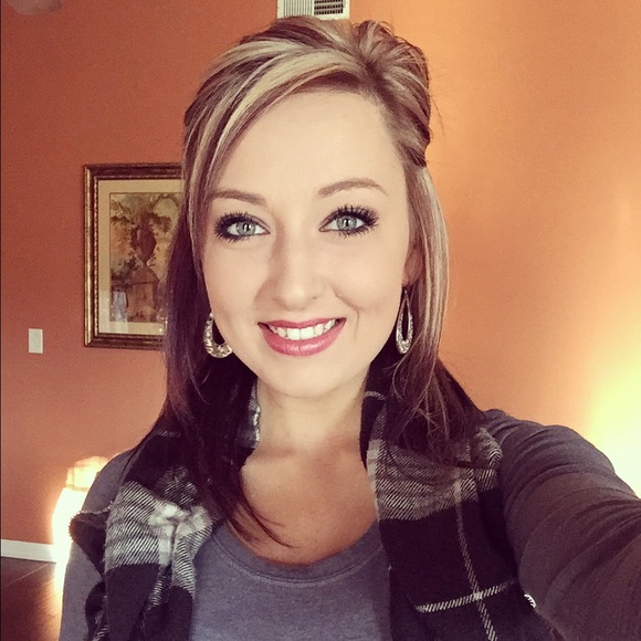 Meet your Posher, Ashley - Picture 1 of 1