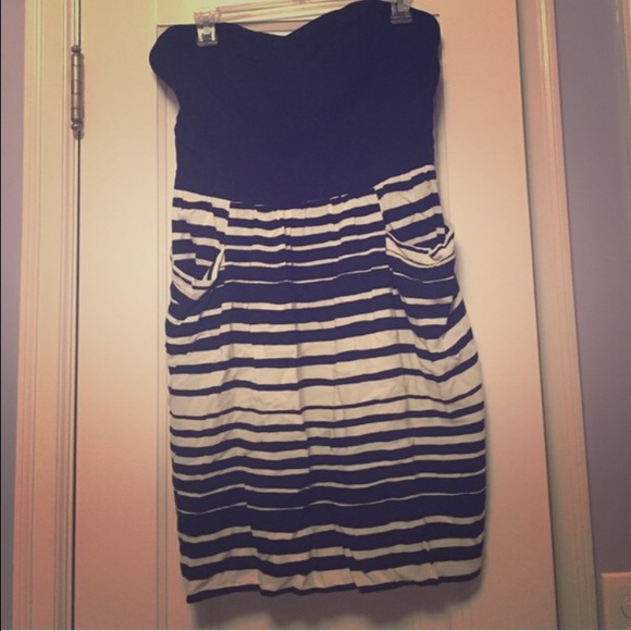 FLASH SALE! Xhilaration strapless black &white
