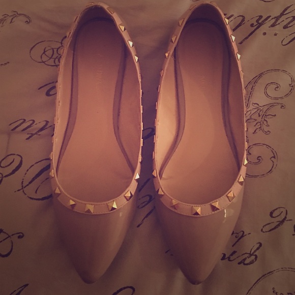 Nude Studded Pointed Flats