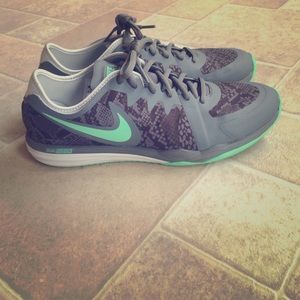 Nike DF TR3, size 9 training shoes.