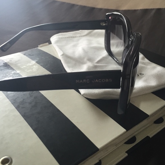 Marc Jacobs Sunglasses main image 4