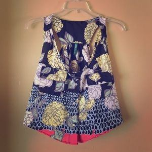 Flirty floral tank top!