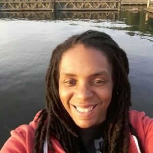 Meet your Posher, Monique