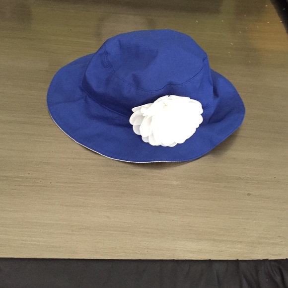 Baby girl blue sun hat. Great condition.