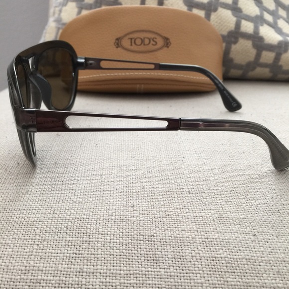 Gray Tod\'s sunglasses main image 4