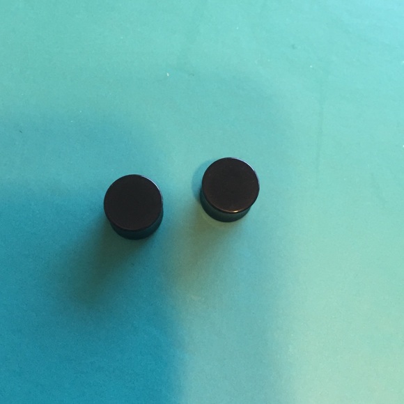 Black plugs size 2 gauge