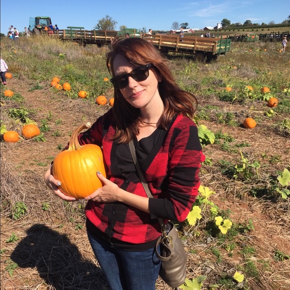 Meet your Posher, Jillian - Picture 2 of 3