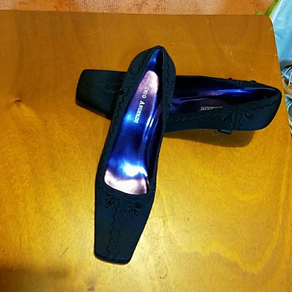 Black embellished pumps NWOT