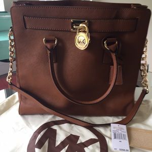 Authentic new Michael kors Hamilton leather bag.