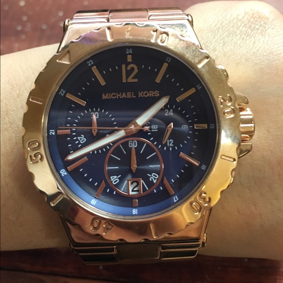 SALE!!! 🎉🎉🎉🎉Michael Kors gold rose watch