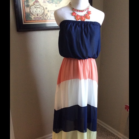 Boutique Dresses & Skirts - 💋💋LAST WEEK ON POSH strapless maxi dress
