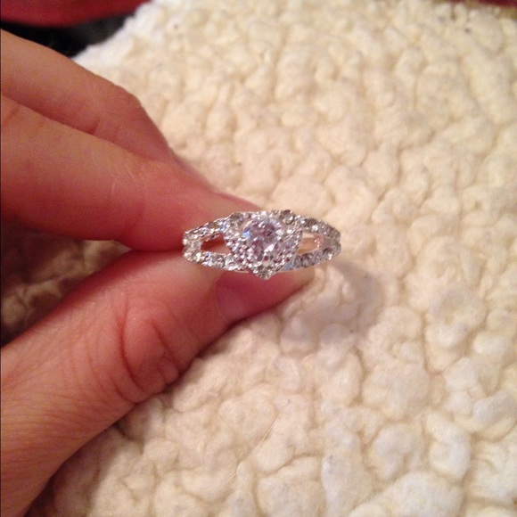 🔥SOLD🔥 925 SILVER RING SIZE 8-NEW!- - Picture 2 of 3