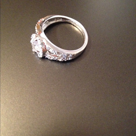 🔥SOLD🔥 925 SILVER RING SIZE 8-NEW!- - Picture 3 of 3