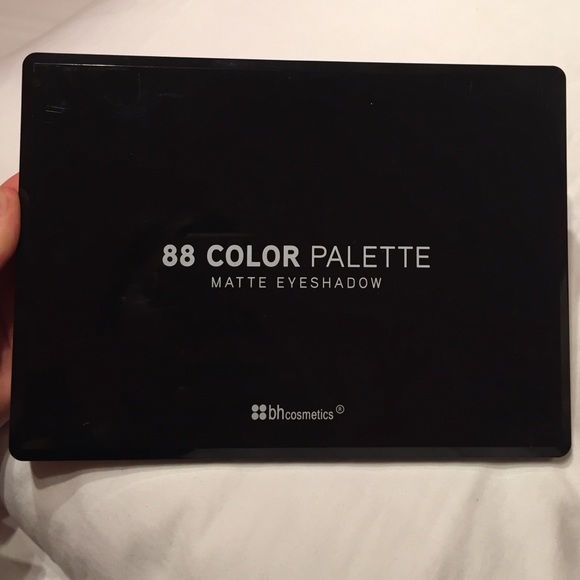 Matte 88 Color Eyeshadow Palette