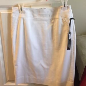 White House Black Market .. New !!! Knee length