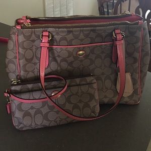 COACH Purse & Wristlet set