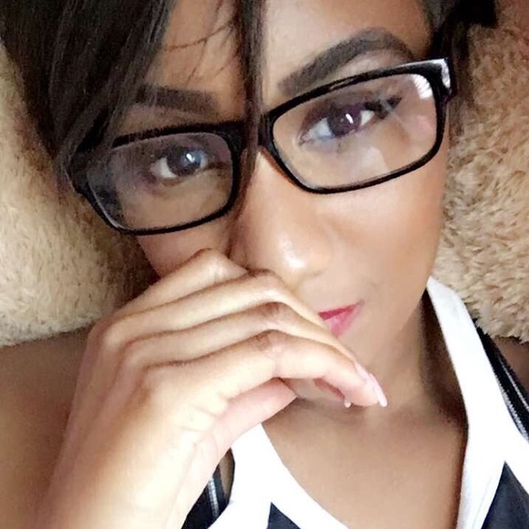 Meet your Posher, Alexis - Picture 1 of 1