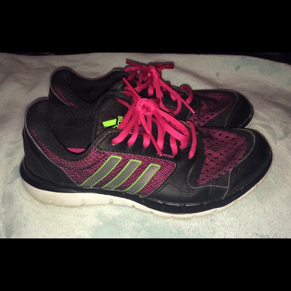Adidas size 7 women's sneakers.
