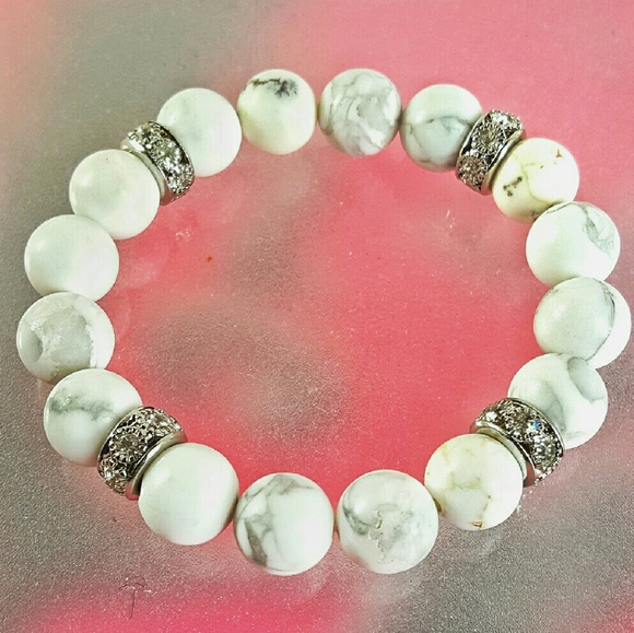 HANDMADE WHITE HOWLITE GEMSTONE BRACELET
