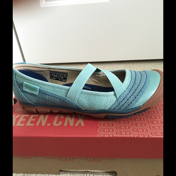 KEEN Rivington CNX Cross-Strap Sandals, size 6
