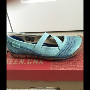 KEEN Rivington CNX Cross-Strap Sandals, size 6