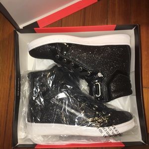 Guess sneakers never worn !