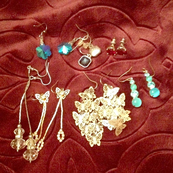 Set of seven earrings
