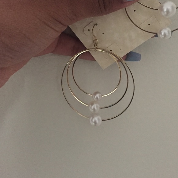 Brand new earrings! - Picture 2 of 2