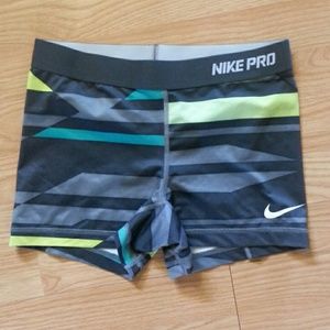 Nike Pro Mediums