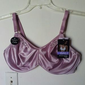 Minimizing prices and sizes 😆 Bra NWT