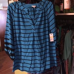 Crown and Ivy shirt w tags. Size M