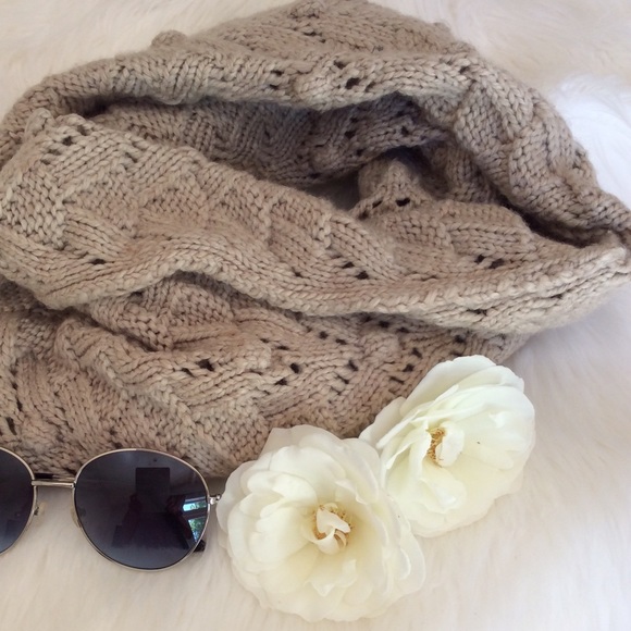 Chunky Infinity Scarf -Oatmeal/Fawn in color
