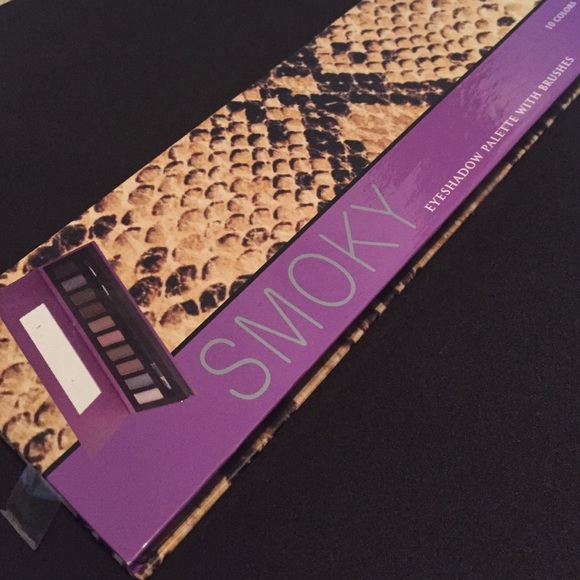 Eye shadow pallet